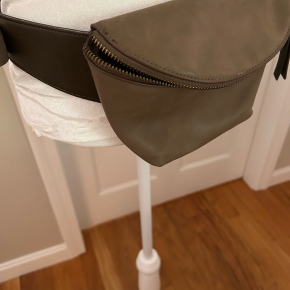 Waist Bag Faux Tan Leather. Universal Thread - Picture 3 of 12